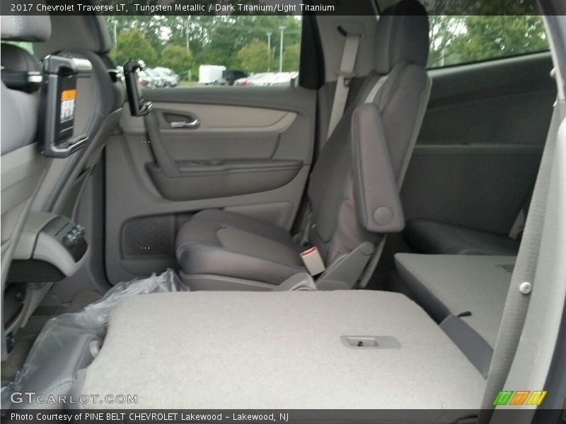 Tungsten Metallic / Dark Titanium/Light Titanium 2017 Chevrolet Traverse LT