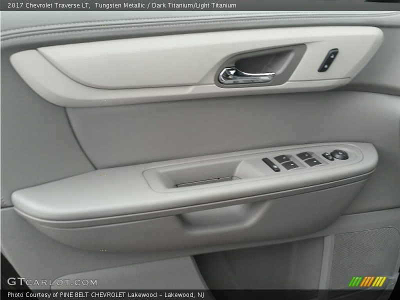 Tungsten Metallic / Dark Titanium/Light Titanium 2017 Chevrolet Traverse LT