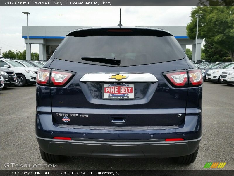 Blue Velvet Metallic / Ebony 2017 Chevrolet Traverse LT AWD