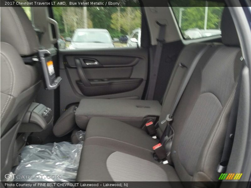 Blue Velvet Metallic / Ebony 2017 Chevrolet Traverse LT AWD