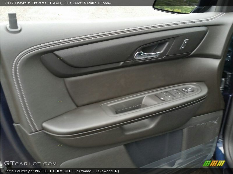 Blue Velvet Metallic / Ebony 2017 Chevrolet Traverse LT AWD
