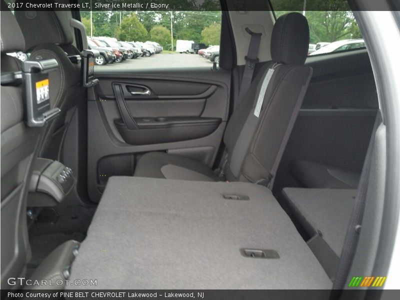Silver Ice Metallic / Ebony 2017 Chevrolet Traverse LT