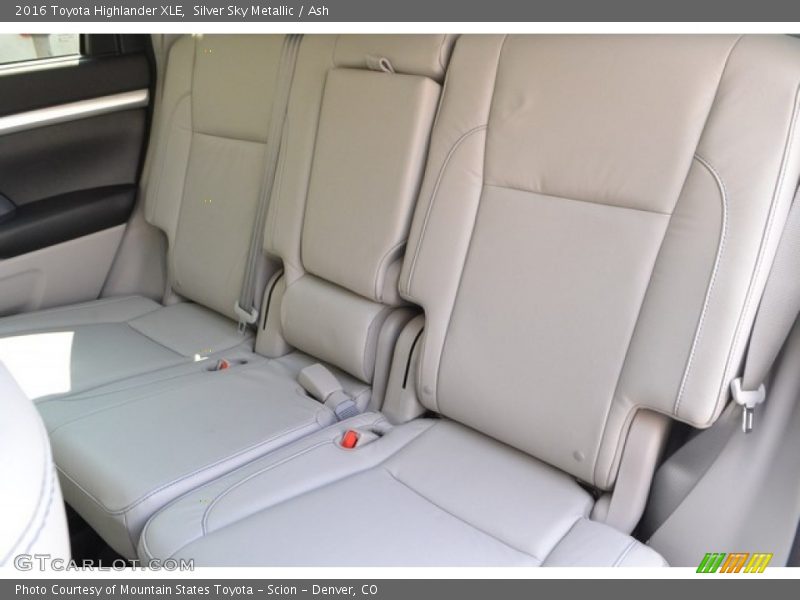 Silver Sky Metallic / Ash 2016 Toyota Highlander XLE