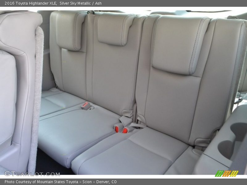 Silver Sky Metallic / Ash 2016 Toyota Highlander XLE