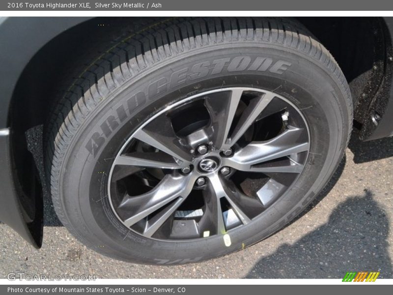 Silver Sky Metallic / Ash 2016 Toyota Highlander XLE