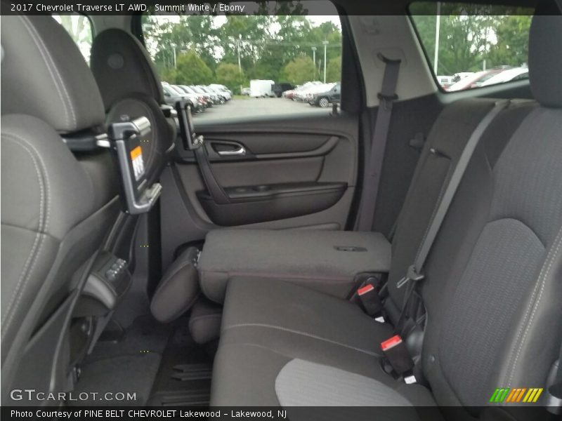 Summit White / Ebony 2017 Chevrolet Traverse LT AWD