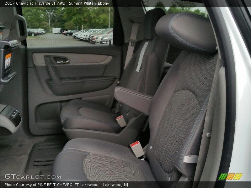 Summit White / Ebony 2017 Chevrolet Traverse LT AWD