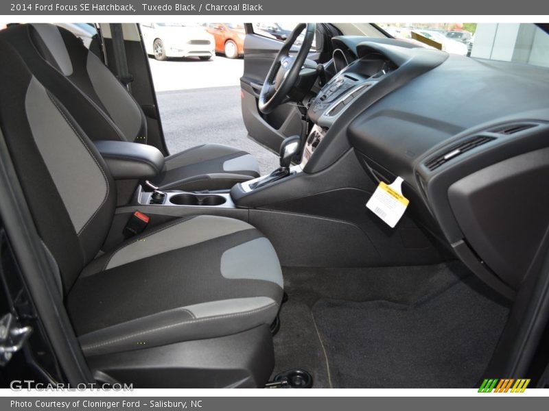 Tuxedo Black / Charcoal Black 2014 Ford Focus SE Hatchback