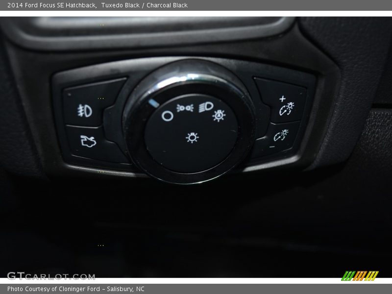 Tuxedo Black / Charcoal Black 2014 Ford Focus SE Hatchback