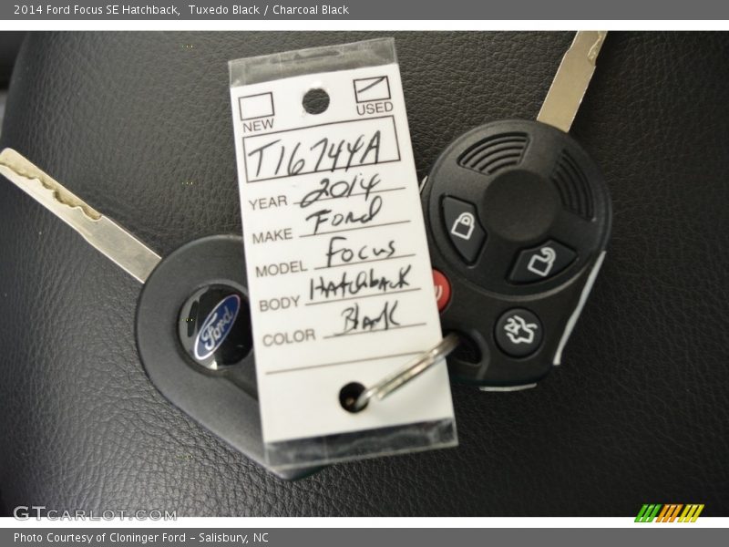 Tuxedo Black / Charcoal Black 2014 Ford Focus SE Hatchback