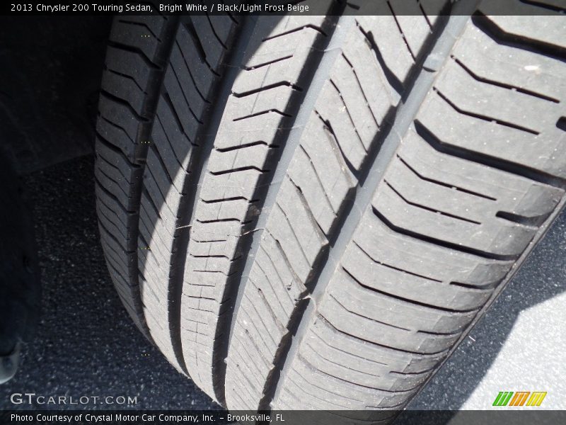 Bright White / Black/Light Frost Beige 2013 Chrysler 200 Touring Sedan
