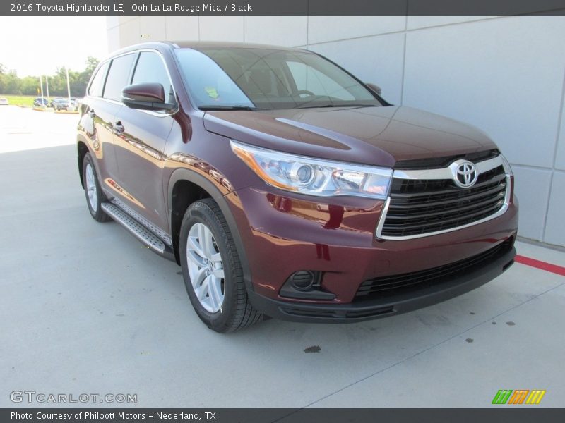 Front 3/4 View of 2016 Highlander LE