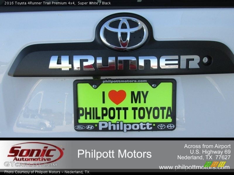 Super White / Black 2016 Toyota 4Runner Trail Premium 4x4