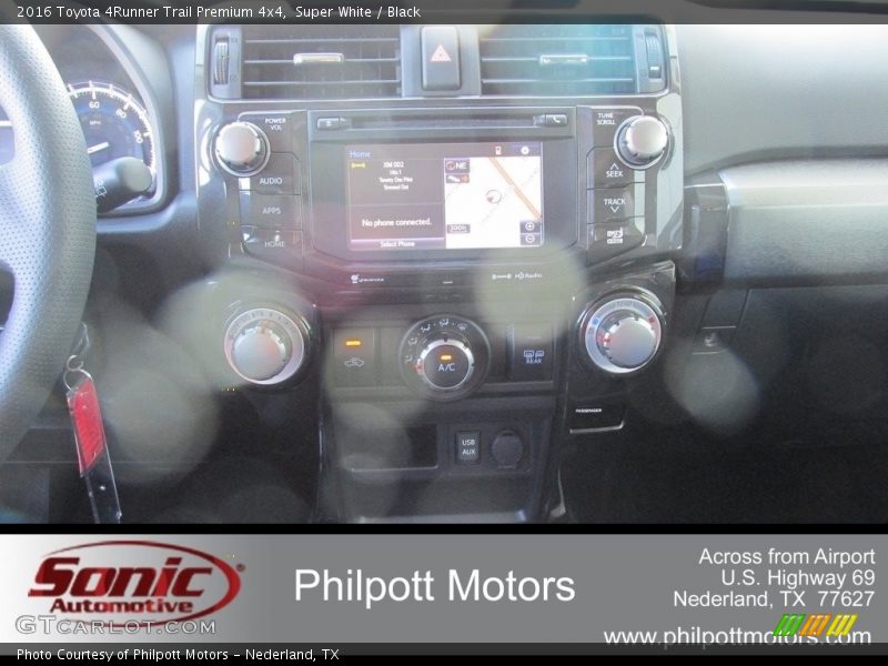 Super White / Black 2016 Toyota 4Runner Trail Premium 4x4