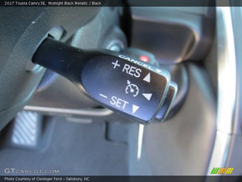 Midnight Black Metallic / Black 2017 Toyota Camry SE