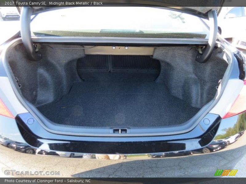 Midnight Black Metallic / Black 2017 Toyota Camry SE