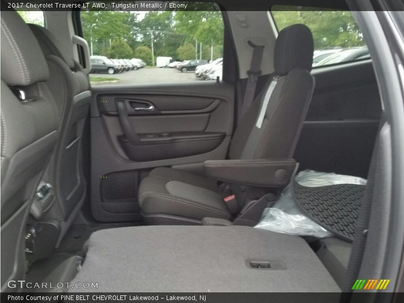 Tungsten Metallic / Ebony 2017 Chevrolet Traverse LT AWD