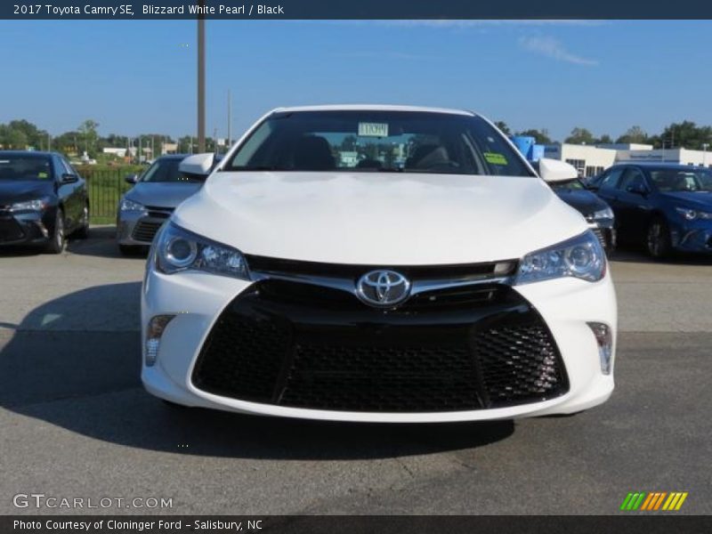 Blizzard White Pearl / Black 2017 Toyota Camry SE