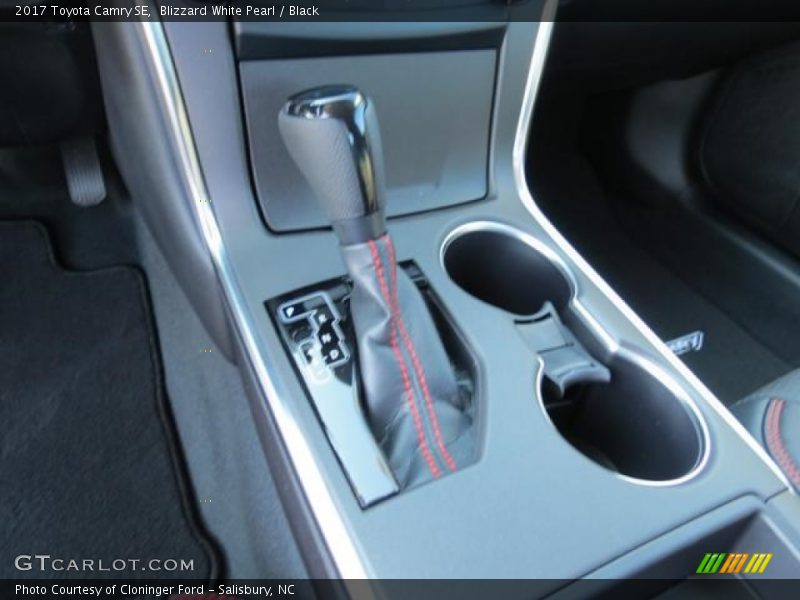 Blizzard White Pearl / Black 2017 Toyota Camry SE