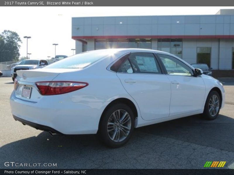 Blizzard White Pearl / Black 2017 Toyota Camry SE