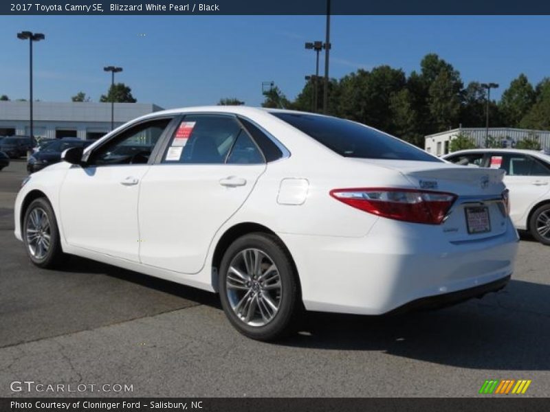 Blizzard White Pearl / Black 2017 Toyota Camry SE