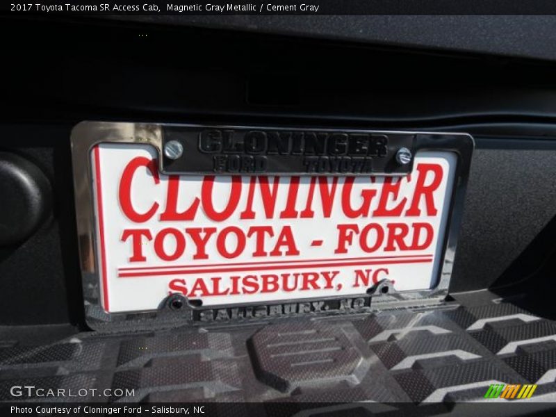 Magnetic Gray Metallic / Cement Gray 2017 Toyota Tacoma SR Access Cab