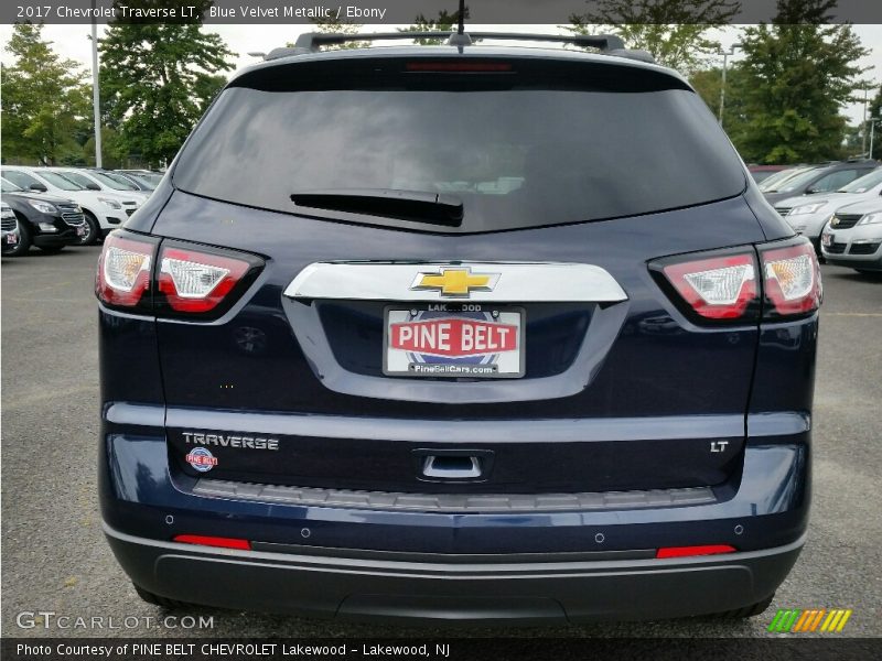 Blue Velvet Metallic / Ebony 2017 Chevrolet Traverse LT