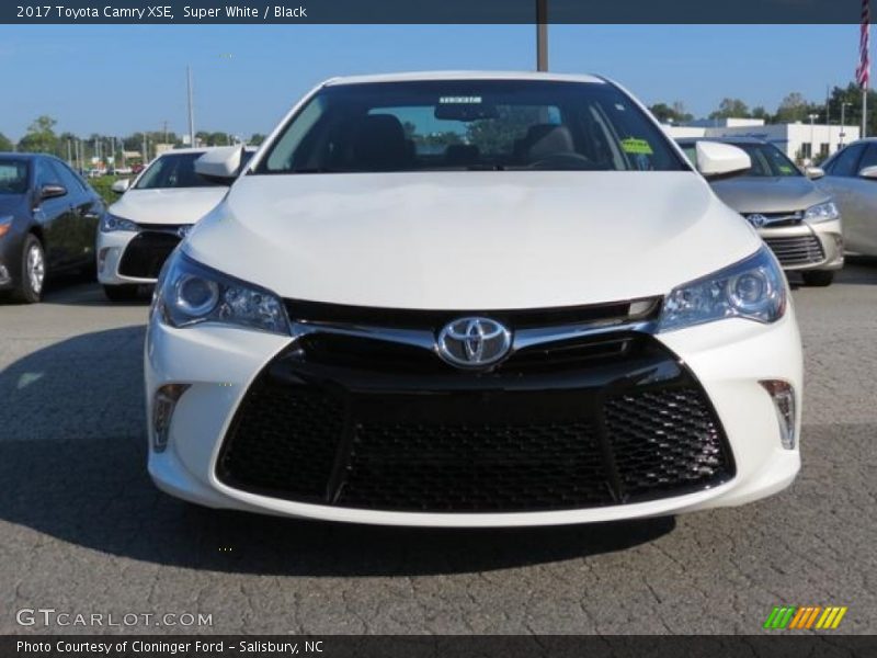 Super White / Black 2017 Toyota Camry XSE