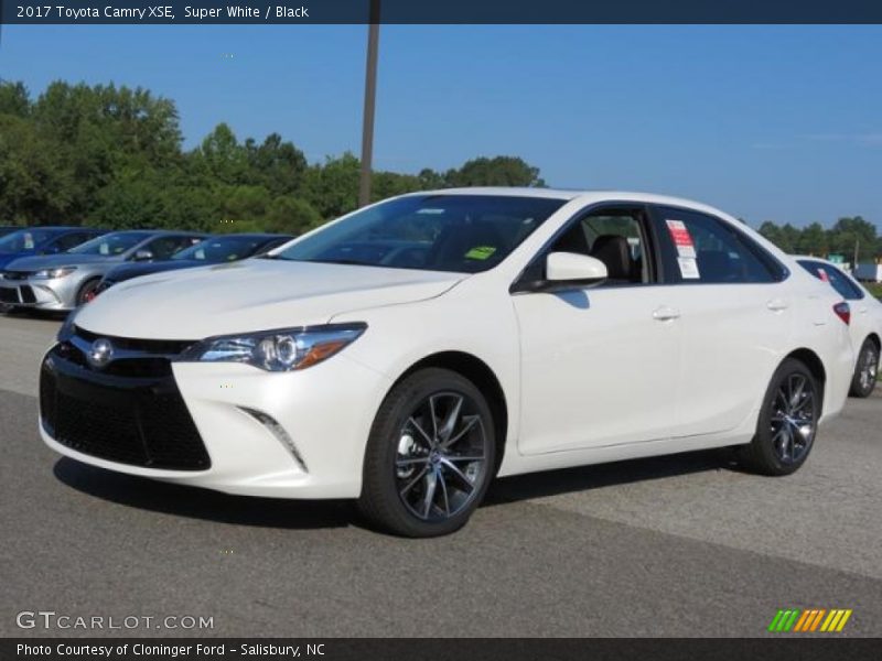 Super White / Black 2017 Toyota Camry XSE