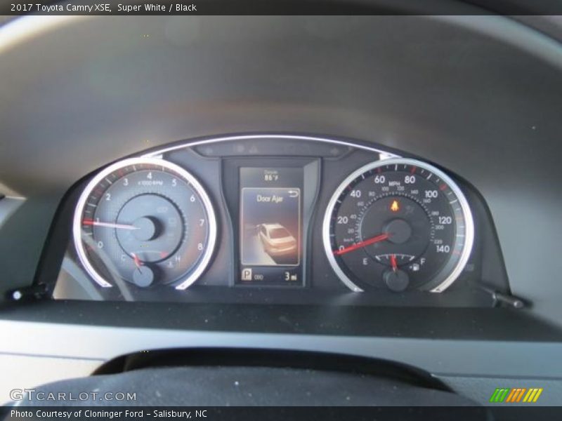 Super White / Black 2017 Toyota Camry XSE