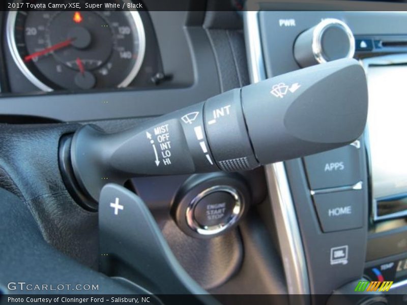 Super White / Black 2017 Toyota Camry XSE