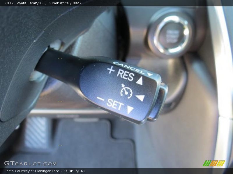 Super White / Black 2017 Toyota Camry XSE