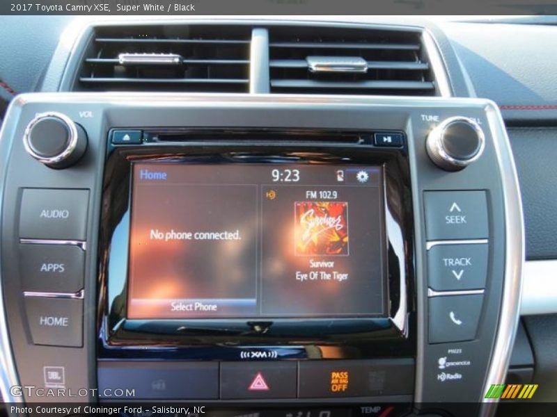 Super White / Black 2017 Toyota Camry XSE