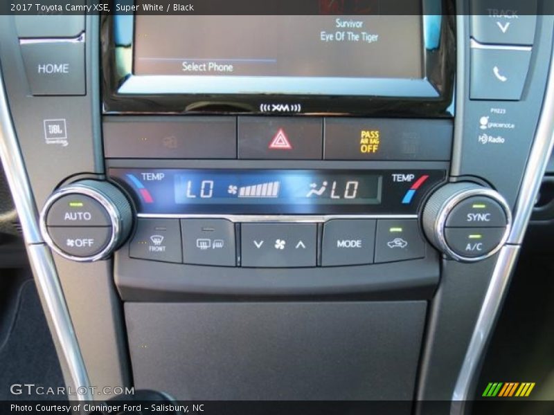 Super White / Black 2017 Toyota Camry XSE