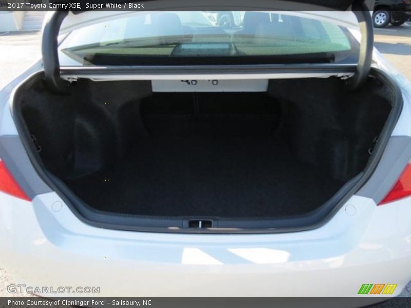 Super White / Black 2017 Toyota Camry XSE