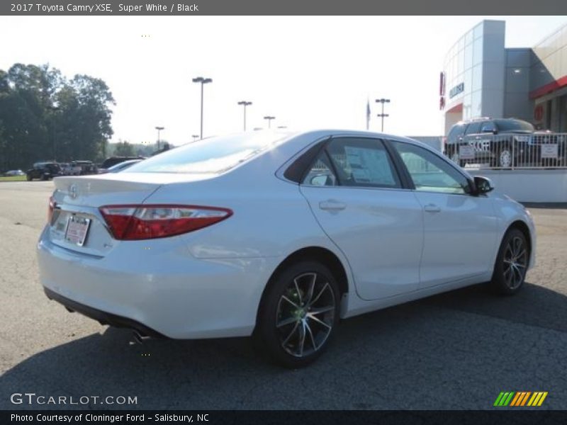 Super White / Black 2017 Toyota Camry XSE