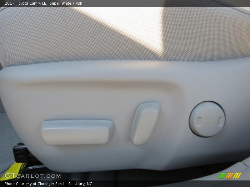 Super White / Ash 2017 Toyota Camry LE
