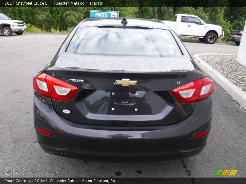 Tungsten Metallic / Jet Black 2017 Chevrolet Cruze LT