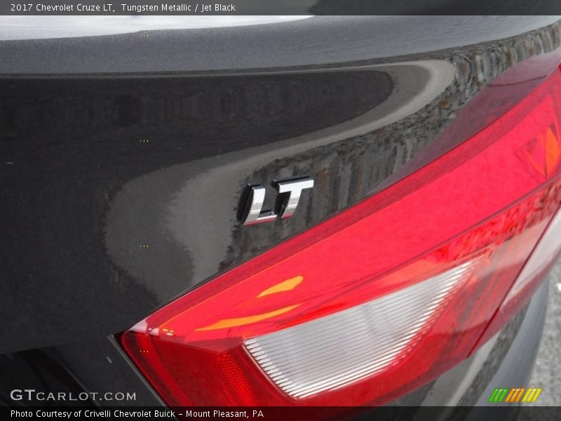 Tungsten Metallic / Jet Black 2017 Chevrolet Cruze LT