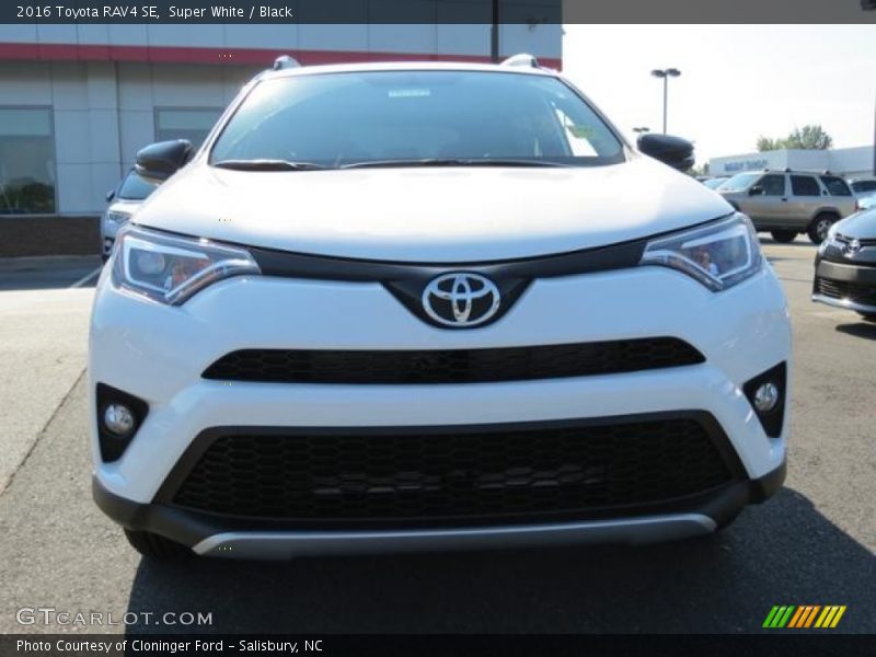 Super White / Black 2016 Toyota RAV4 SE