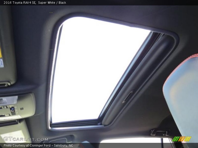 Super White / Black 2016 Toyota RAV4 SE