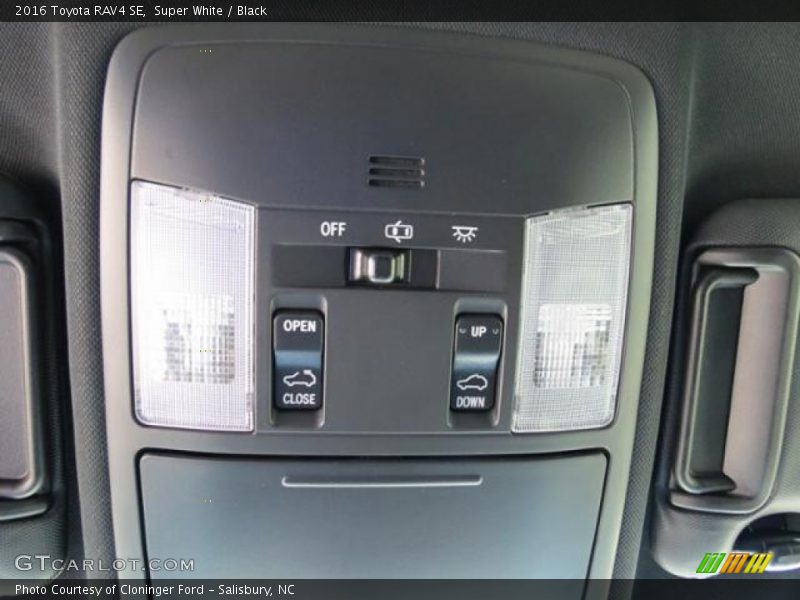 Super White / Black 2016 Toyota RAV4 SE