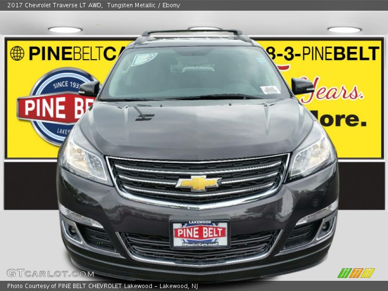 Tungsten Metallic / Ebony 2017 Chevrolet Traverse LT AWD