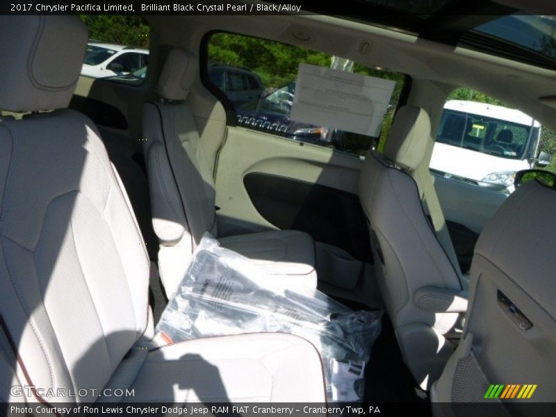 Brilliant Black Crystal Pearl / Black/Alloy 2017 Chrysler Pacifica Limited