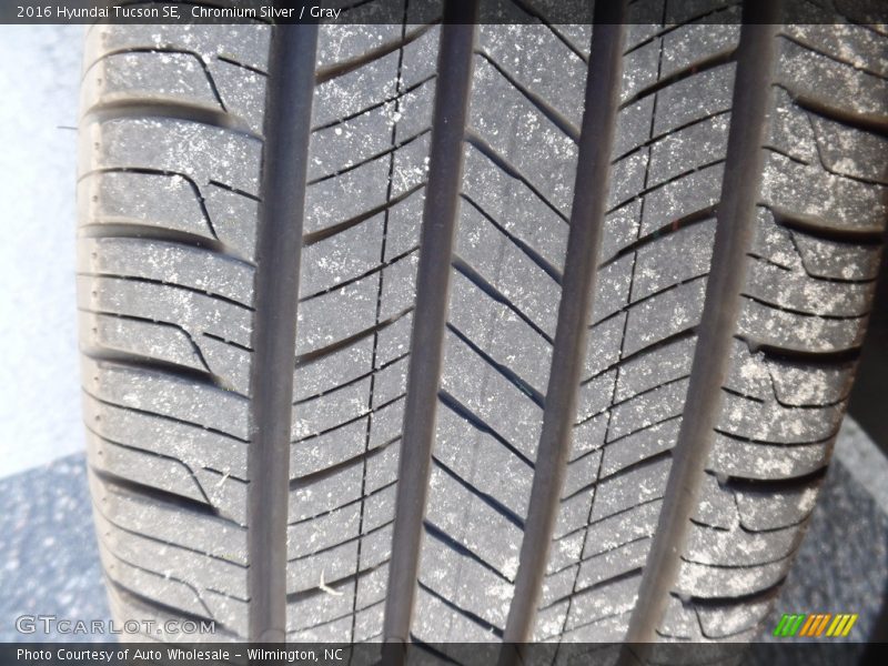 Chromium Silver / Gray 2016 Hyundai Tucson SE
