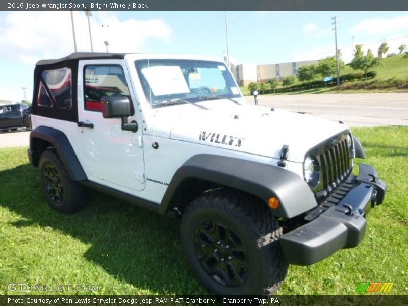 Bright White / Black 2016 Jeep Wrangler Sport