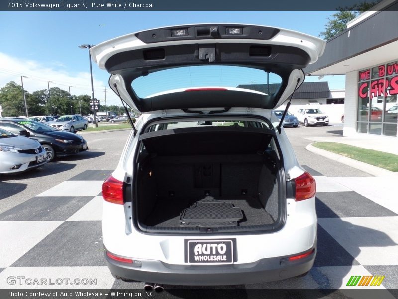 Pure White / Charcoal 2015 Volkswagen Tiguan S