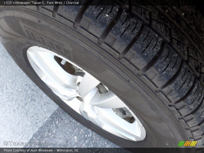 Pure White / Charcoal 2015 Volkswagen Tiguan S