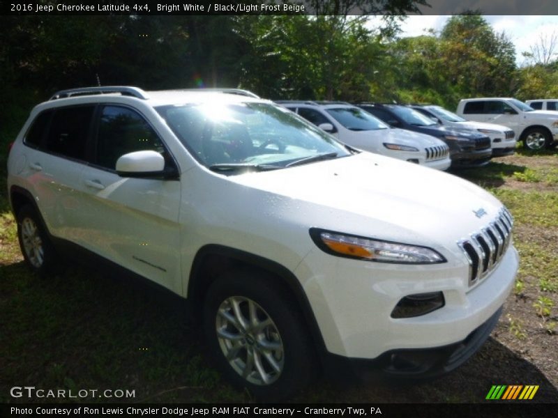 Bright White / Black/Light Frost Beige 2016 Jeep Cherokee Latitude 4x4