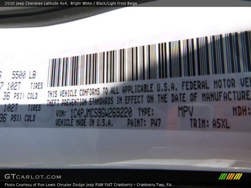 Bright White / Black/Light Frost Beige 2016 Jeep Cherokee Latitude 4x4